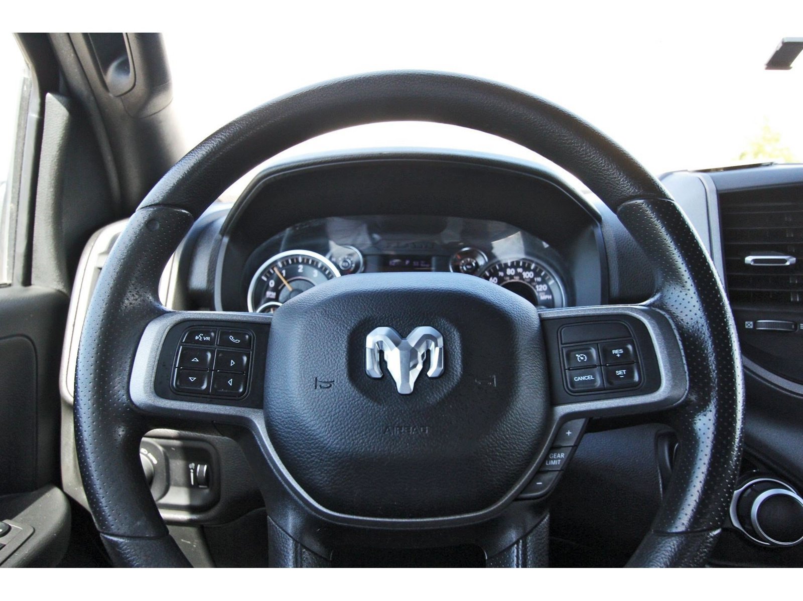 Used 2022 RAM 2500 Tradesman w/ Chrome Appearance Group AWD/4WD image 17