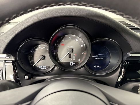 Certified 2023 Porsche Macan Turbo AWD/4WD image 36
