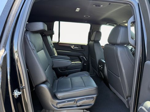 Used 2025 GMC Yukon XL Denali AWD/4WD image 18