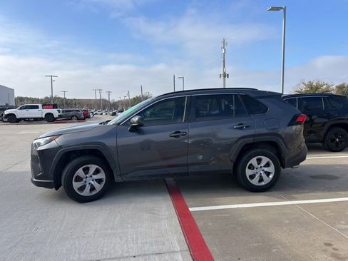 Used 2019 Toyota RAV4 LE image 7