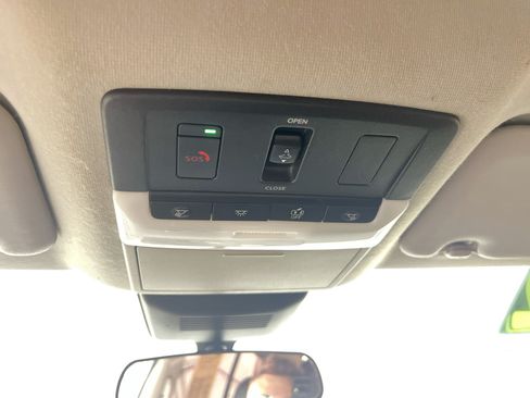 Used 2022 Nissan Sentra SR w/ SR Premium Package FWD image 21