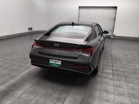 Used 2025 Hyundai Elantra SE w/ Cargo Package FWD image 7