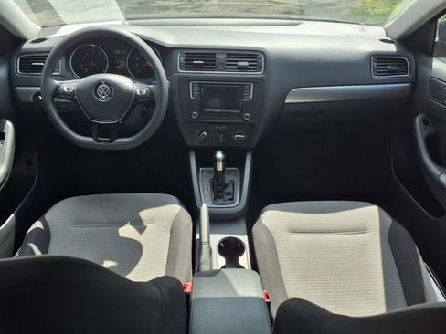 Used 2017 Volkswagen Jetta S image 12