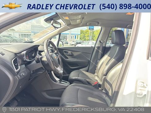Used 2019 Chevrolet Trax LT w/ LT Convenience Package image 22