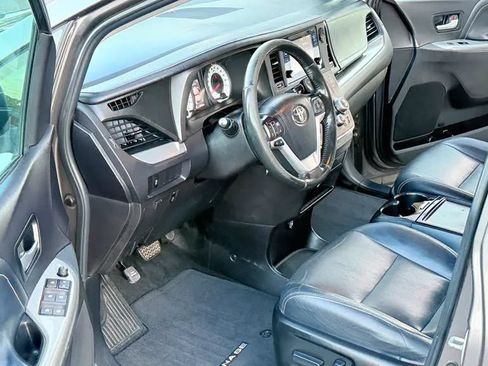 Used 2015 Toyota Sienna SE FWD image 19