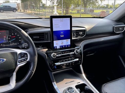 Certified 2023 Ford Explorer Limited w/ Limited Technology Package AWD/4WD image 6