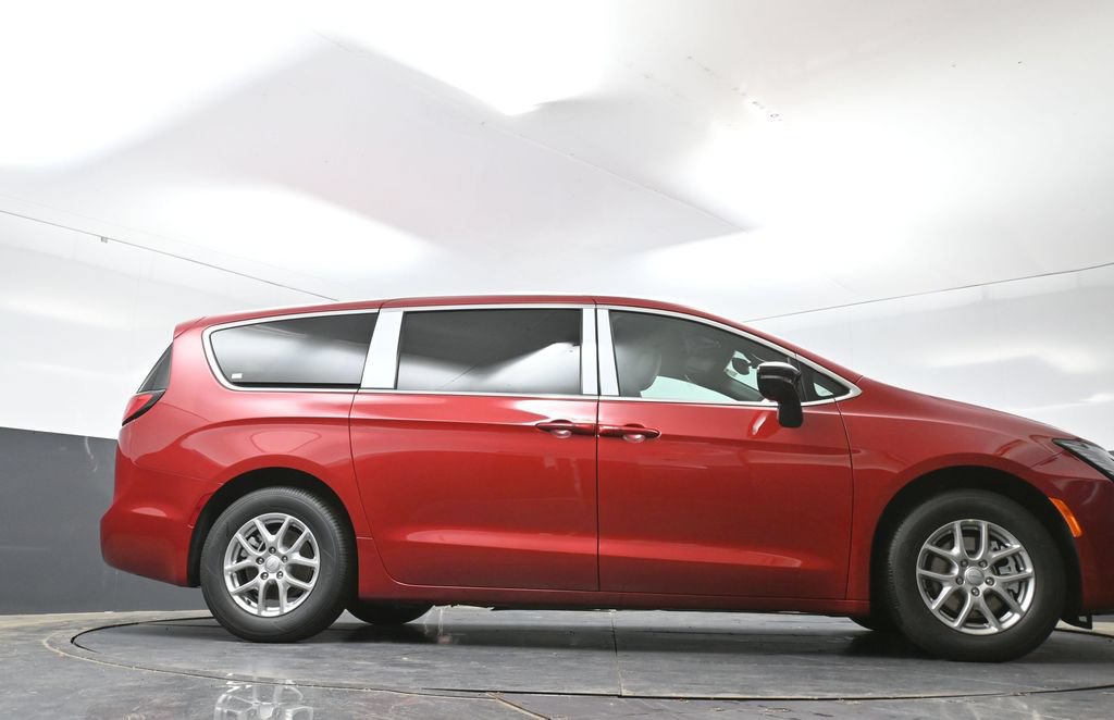 New 2027 Chrysler Pacifica Select w/ Family Tech Group FWD image 35