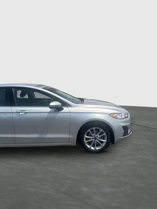 Used 2019 Ford Fusion SE FWD image 28