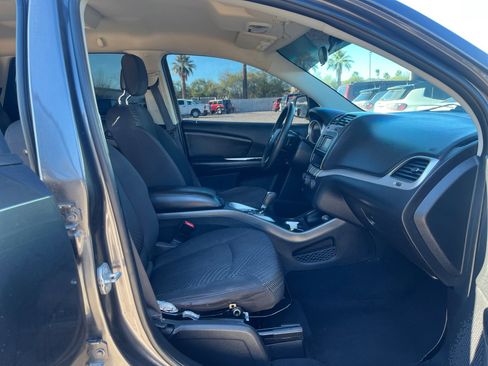 Used 2015 Dodge Journey SXT w/ Flexible Seating Group image 19