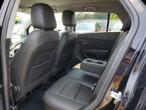Used 2022 Chevrolet Trax LT w/ Premium Seat Package AWD/4WD image 12