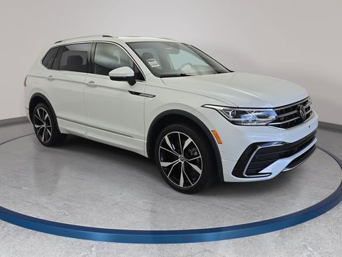 Certified 2024 Volkswagen Tiguan SEL R-Line AWD/4WD image 3
