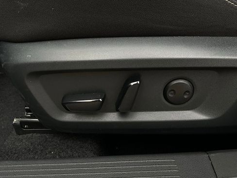 Used 2025 Nissan Rogue SV image 11