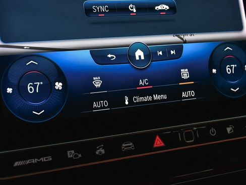 Used 2022 Mercedes-Benz SL 63 AMG 4MATIC w/ Driver Assistance Package image 36