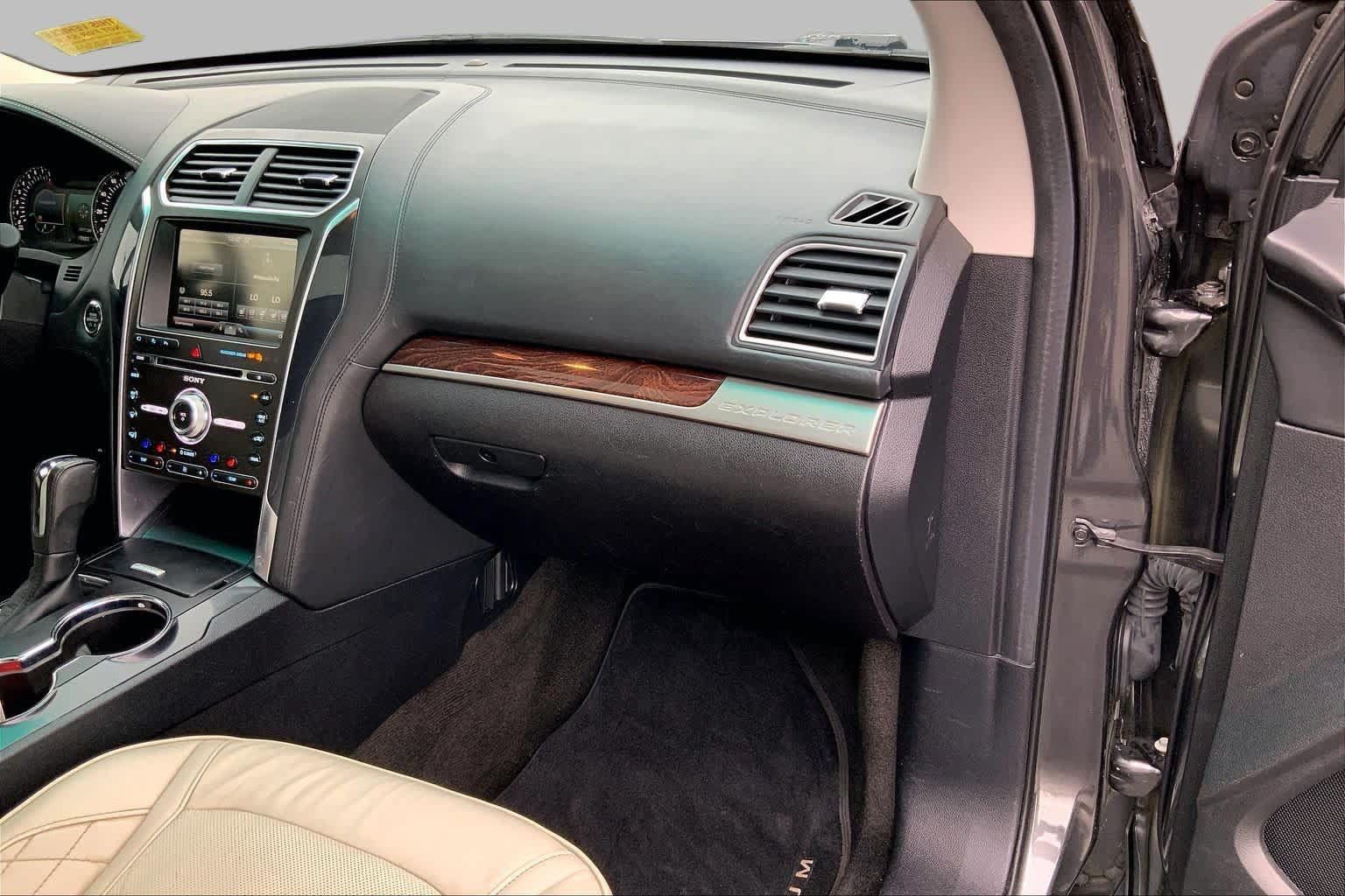 Used 2016 Ford Explorer Platinum AWD/4WD image 19