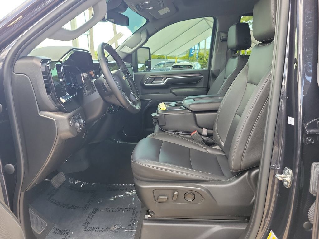 Used 2024 Chevrolet Silverado 2500 LTZ AWD/4WD image 18