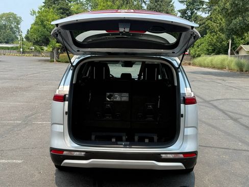 Used 2023 Kia Carnival LX FWD image 31