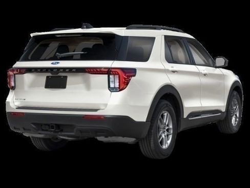 New 2026 Ford Explorer Active w/ Active Comfort Package image 2