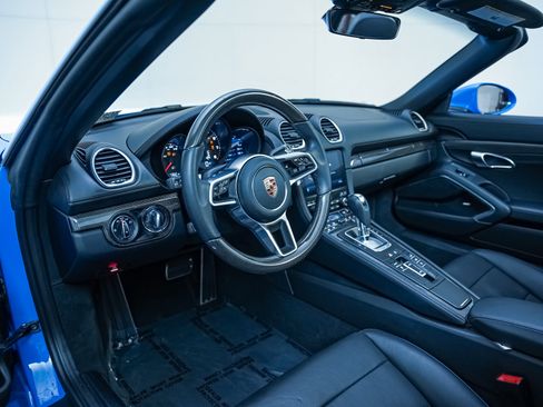 Used 2025 Porsche 718 Boxster image 4