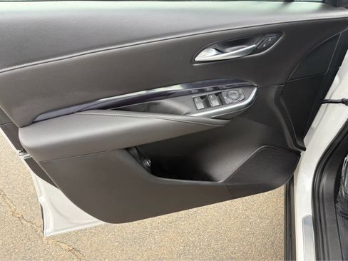 Used 2023 Cadillac XT4 Luxury w/ Cold Weather Package image 7