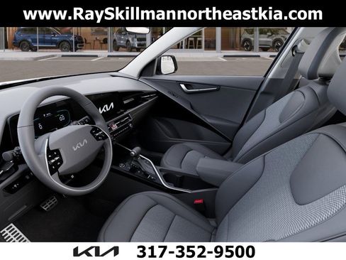 New 2025 Kia Niro EX Touring image 17