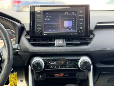 Used 2021 Toyota RAV4 LE FWD image 18
