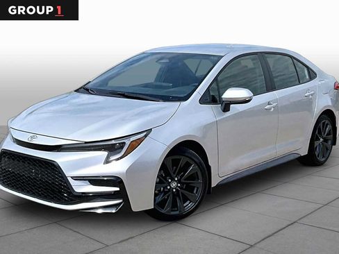 Used 2026 Toyota Corolla SE FWD image 1