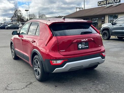 Certified 2024 Kia Niro EX image 9