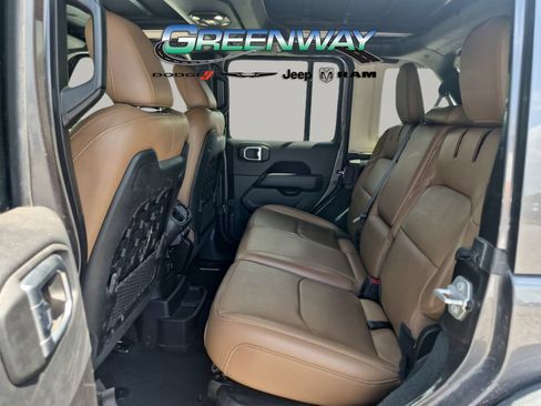 Used 2022 Jeep Wrangler Unlimited Rubicon 4xe w/ Cold Weather Group AWD/4WD image 11