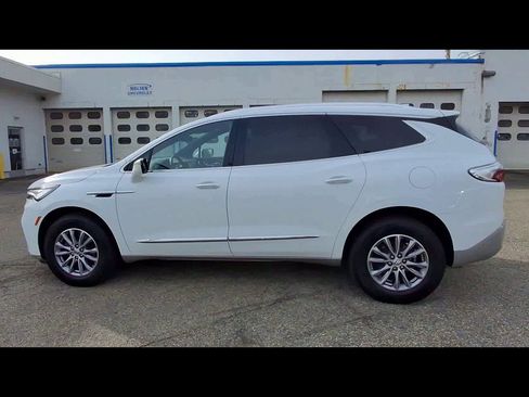 Certified 2024 Buick Enclave Essence AWD/4WD image 5