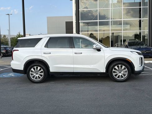 Used 2025 Hyundai Palisade SEL FWD image 2