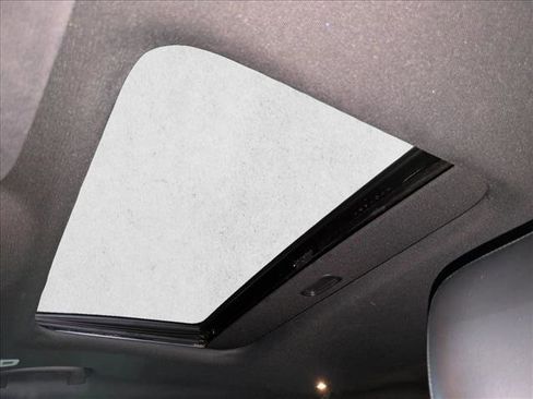 Used 2018 Jeep Grand Cherokee Limited image 18