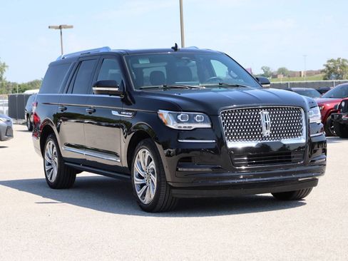 Used 2024 Lincoln Navigator L 4WD image 4