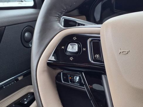 Certified 2022 Lincoln Corsair Reserve w/ Luxury Package FWD image 14