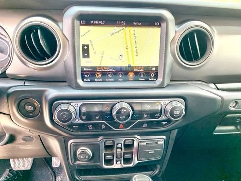 Used 2023 Jeep Gladiator Sport AWD/4WD image 18