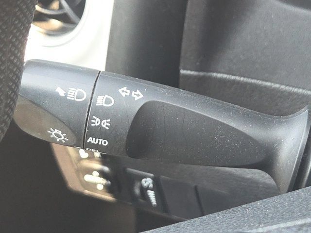 Used 2018 Toyota Corolla LE w/ Carpet Mat Package (TMS) FWD image 33