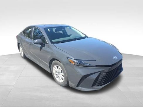 Used 2025 Toyota Camry LE image 8