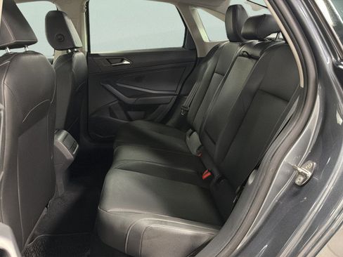 Used 2019 Volkswagen Jetta SE w/ Cold Weather Package FWD image 32