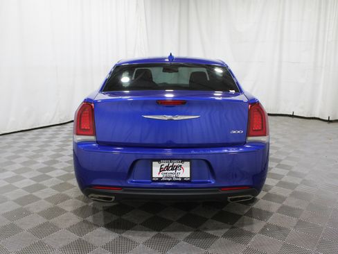 Used 2018 Chrysler 300 Touring w/ Sport Appearance Package image 31