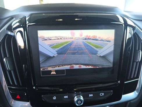 Used 2022 Chevrolet Traverse LT image 33