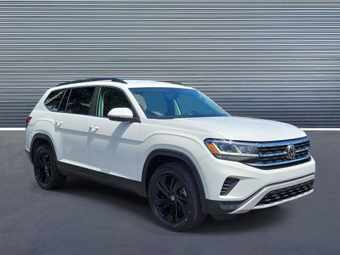 Used 2023 Volkswagen Atlas SE w/ Black Wheel Package FWD image 2