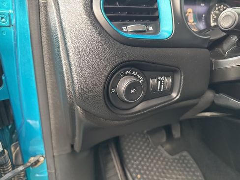 Used 2020 Jeep Renegade Trailhawk w/ Cold Weather Group image 15