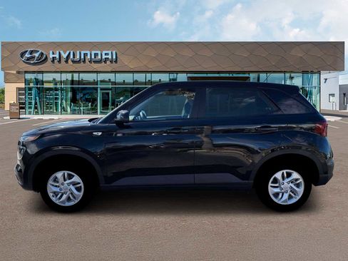 New 2026 Hyundai Venue SE image 3