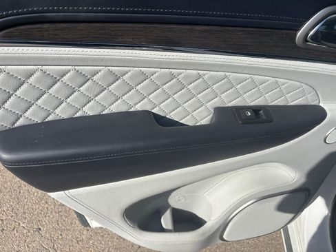 Used 2017 Jeep Grand Cherokee Summit image 30