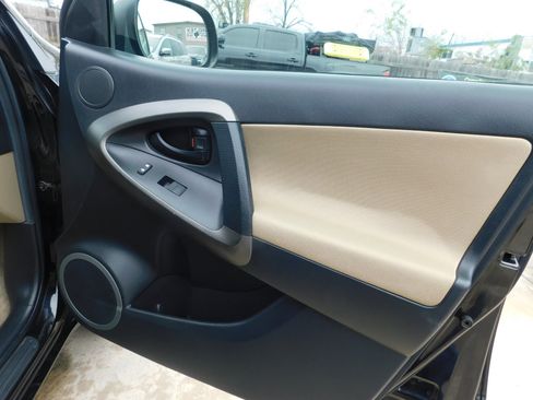 Used 2012 Toyota RAV4 FWD image 19