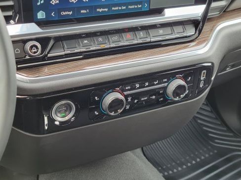 Used 2024 Chevrolet Silverado 1500 LT AWD/4WD image 18