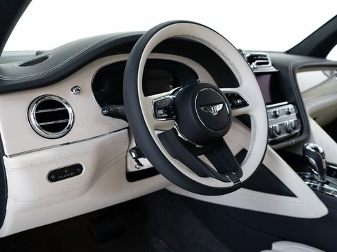 New 2025 Bentley Bentayga V8 image 14