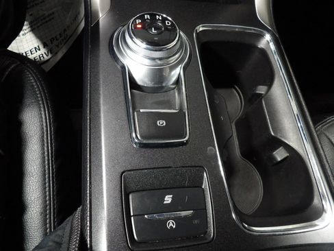 Used 2020 Ford Fusion SE FWD image 9