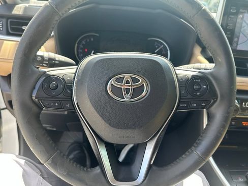 Used 2020 Toyota RAV4 Limited FWD image 16