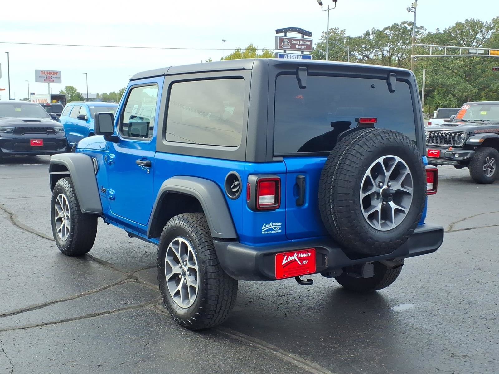 Used 2025 Jeep Wrangler Sport AWD/4WD image 6