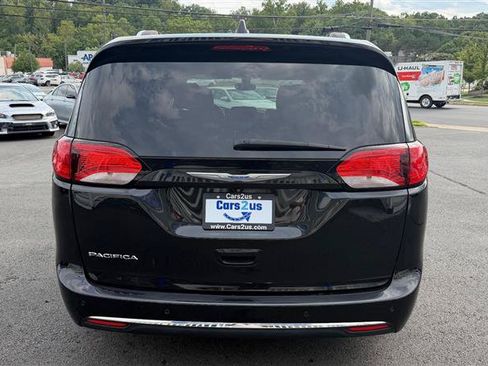 Used 2018 Chrysler Pacifica Touring-L FWD image 5